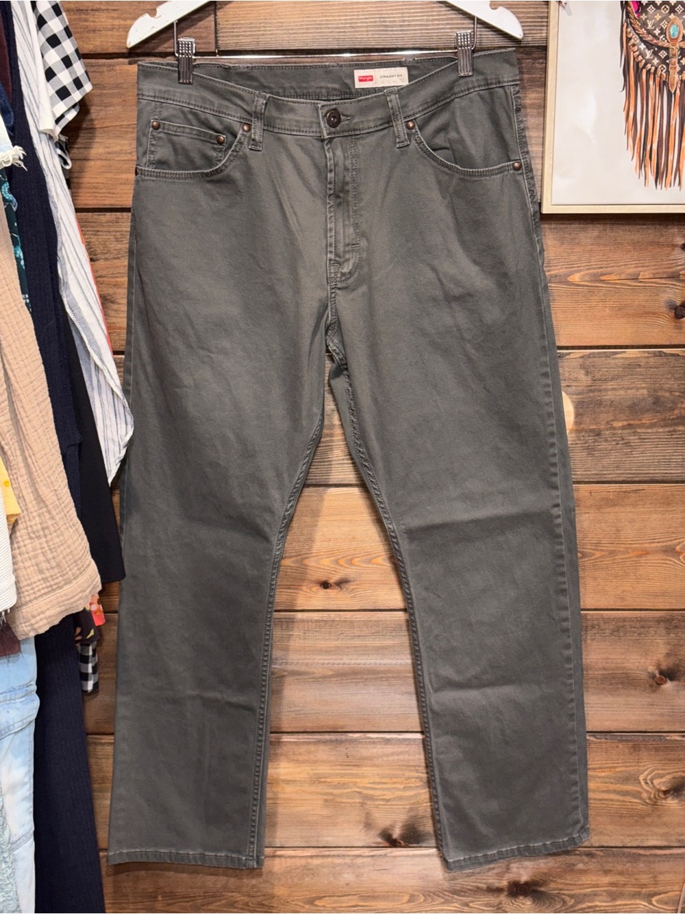 Wrangler Straight Fit Men's Jeans in Gray